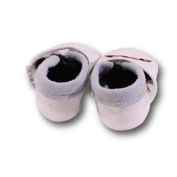 Krabbelschuhe roter Trecker mit Anhänger weiß